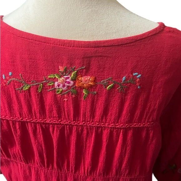 Red Smocked Embellished Blouse Made of 100% Cotton - Picture 5 of 7
